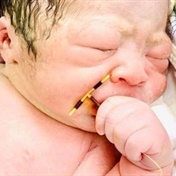 Baby born holding mom’s failed birth control device