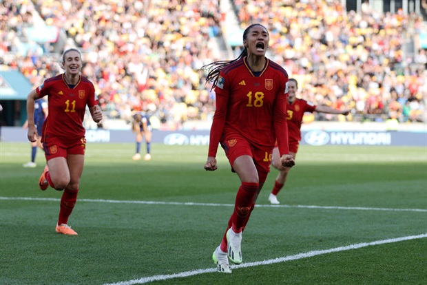<p><strong><span style="text-decoration:underline;">RESULT</span></strong></p><p><strong>Spain 2-1 Netherlands</strong></p><p>The World Cup's quarter-finals stage kicked off with a bang as Spain dominated the first half for large parts, hitting the woodwork twice. They thought they got their breakthrough in the 37th minute only for the VAR to rule Esther Gonzalez's strike out for offside, with their Dutch lucky to still be level at half-time.</p><p>The second half started in much the same fashion, but then there was drama in the 62nd minute when a penalty was awarded to the Dutch following a coming together between Lineth Beerensteyn and Parades, only for the referee to reverse her decision after the VAR's intervention, with it being decided no foul had taken place after all.</p><p>Spain finally got their opener in the 81st minute through Mariona Caldentey following a handball in the box, but the Netherlands would respond one minute into injury time, with Stefanie van der Gragt scoring a late equaliser after being put through on goal by Coll to beat the keeper and take the tie to extra-time.</p><p>With both teams pushing for a winner before a potential shootout, it was Spain who broke the deadlock through Salma Paralluelo in the 111th minute with a smart strike that went in off the post, leaving the keeper no chance and ultimately sending La Roja to the semis and the devastated Dutch back home.</p>