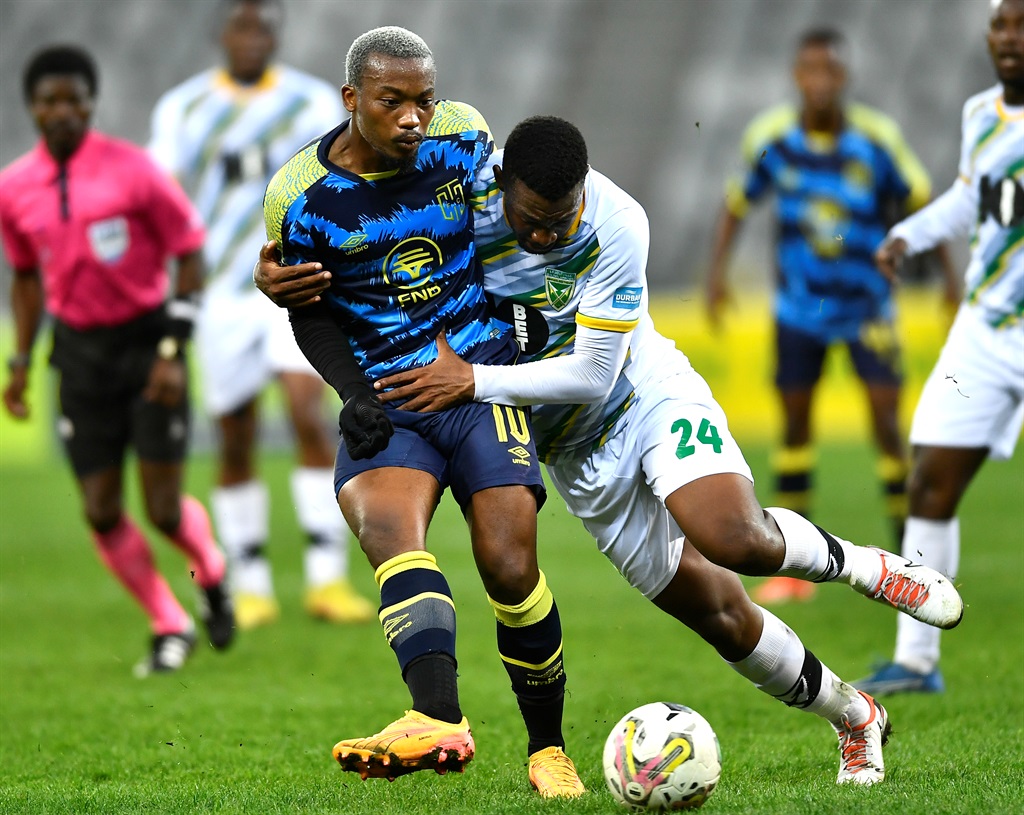 CAPE TOWN, SOUTH AFRICA - APRIL 28: Khanyisa Mayo of Cape Town City and Nqobeko Dlamini of Golden Arrows during the DStv Premiership match between Cape Town City FC and Kaizer Chiefs at DHL Cape Town Stadium on April 28, 2024 in Cape Town, South Africa. (Photo by Ashley Vlotman/Gallo Images),ßS?_í