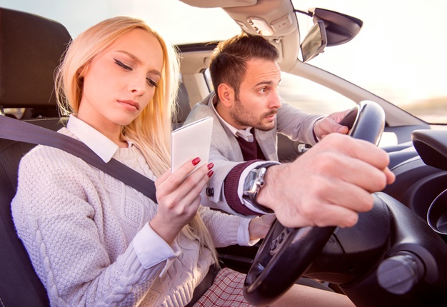 <B>DISTRACTED DRIVING:</B> Being distracted behind the wheel is not only dangerous to you and your passengers, but also to other road users. <I>Image: iStock</I>