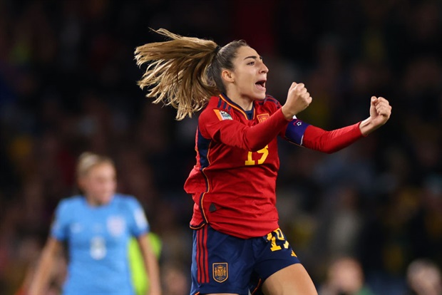 <p><strong>RESULT</strong></p><p><strong>Spain 1-0 England</strong></p><p>Spain secured their first-ever FIFA Women's World Cup after defeating England 1-0 in the final on Sunday afternoon.</p><p>The European champions went close to finding the opening goal 16 minutes when Lauren Hemp sent a curling effort against the crossbar from the edge of the box.</p><p>The first-time finalist got the breakthrough on 26 minutes, as Olga Carmona embarked on a marauding run on the left before drilling the ball into the far corner for her second goal in as many games.</p><p>With England pushing for the equaliser, Spain were awarded a penalty in the 68th minute when Keira Walsh was deemed to have handled the ball in the box.</p><p>Jennifer Hermoso took responsibility from 12 yards out, but only for England goalkeeper Mary Earps to pull off a save to keep her side in the contest.</p><p>The saved penalty did not prove to be Spain's downfall, as they saw out the rest of the half to claim their first-ever World Cup crown.</p><p></p><p></p>