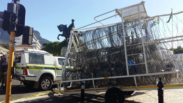 Still the scene outside Parliament. Photo by News24's Jenni Evans. <br />