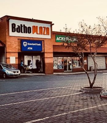 Batho Plaza shopping complex in Soshanguve (Jukulyn) Block SS was temporarily closed due to an ATM bombing. Photo by Keletso Mkhwanazi.