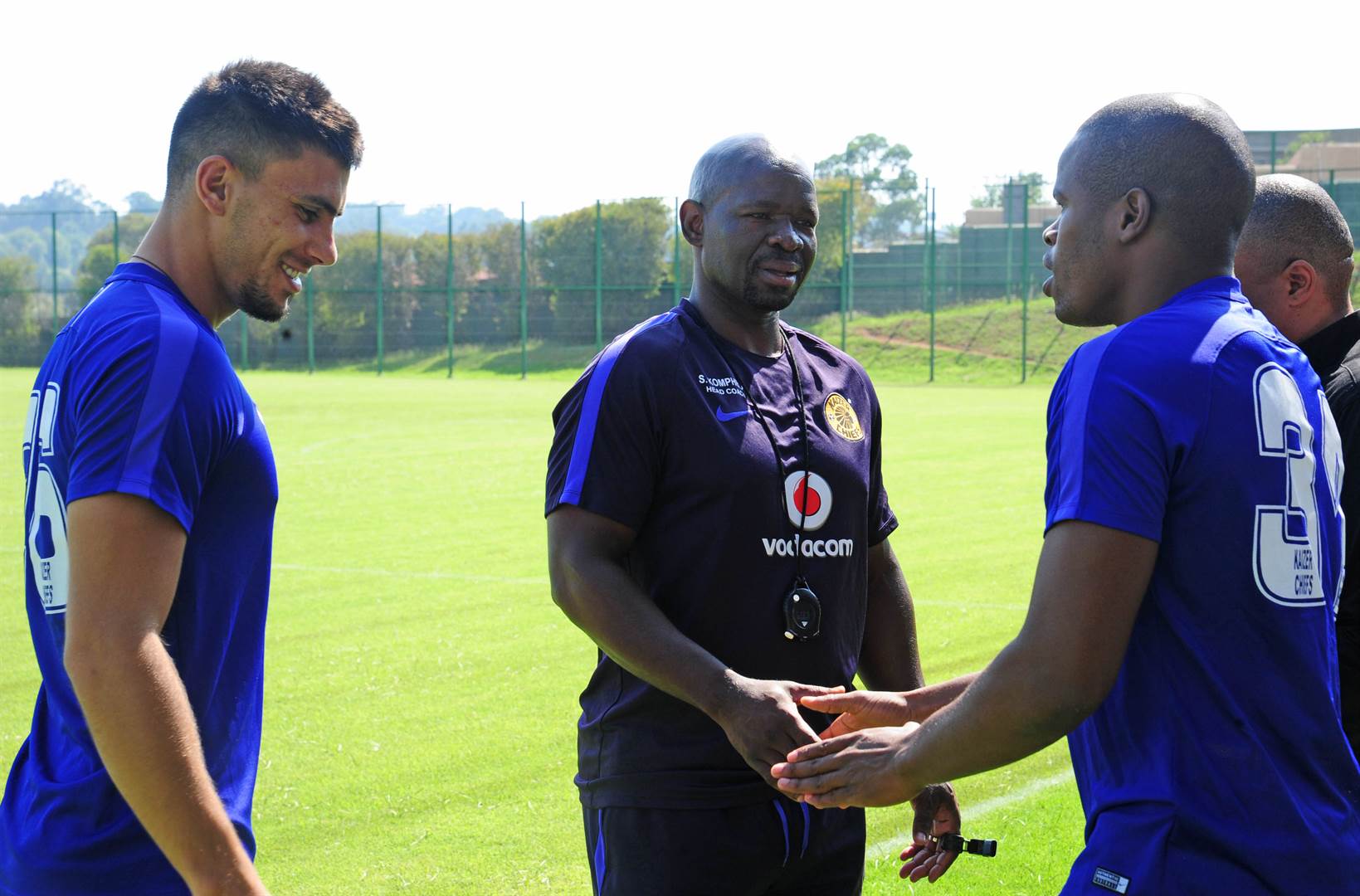 Willard Katsande pens a new one-year deal at Kaizer Chiefs