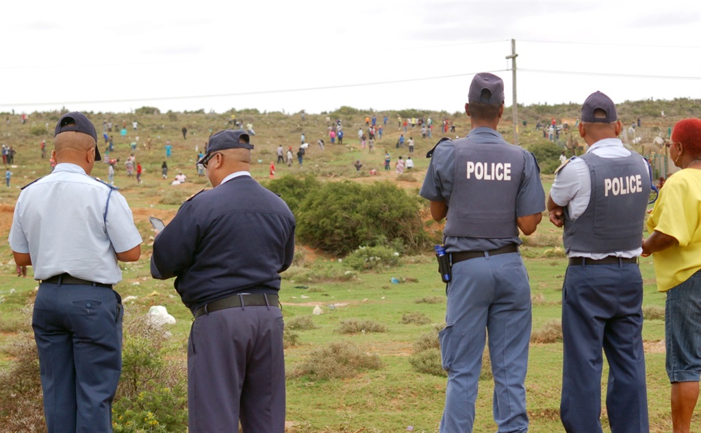 Residents invade land while cops monitor the situation.  Photo by Thamsanqa Mbovane 