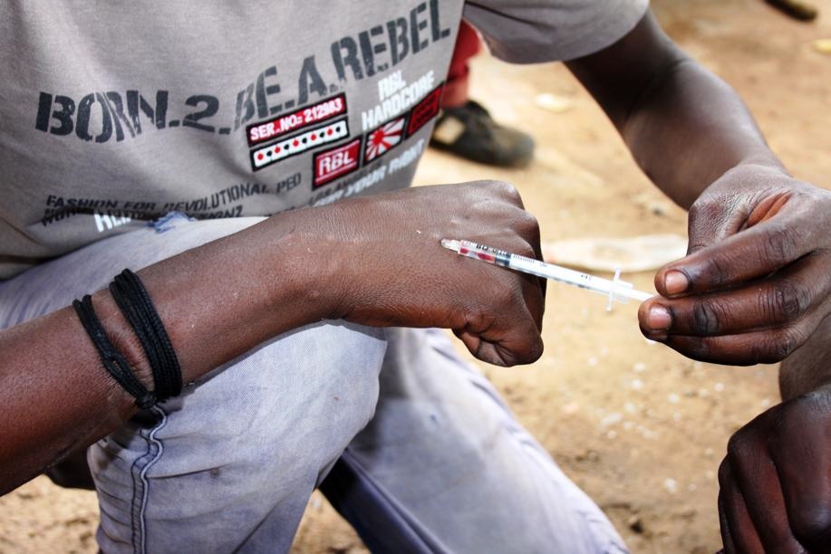 NEEDLE TIME: A nyaope addict (above) takes a chance by injecting himself. Users around Gauteng and North West have resorted to sharing blood when trying to get a fix. INSET: Young boys prepare to get high. 
  
Photos by Stephens Molobi