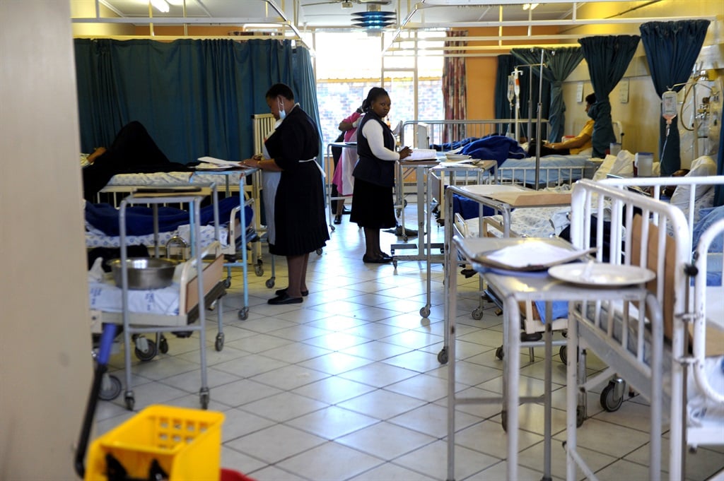  Nurses do their morning rounds at a ward in Tshepong Hospital.  Picture: Muntu Vilakazi 
