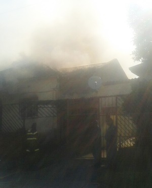 Een van die huise in Rosettenville, Johannesburg wat deur inwoners aan die brand gesteek is. Foto: News24