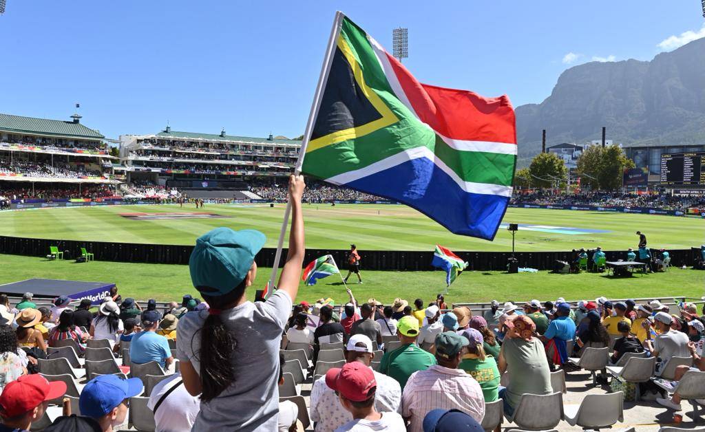 Suid-Afrika se vlag het Sondag gewapper ter ondersteuning van die vrouekrieketspan.Foto: Cindy Waxa