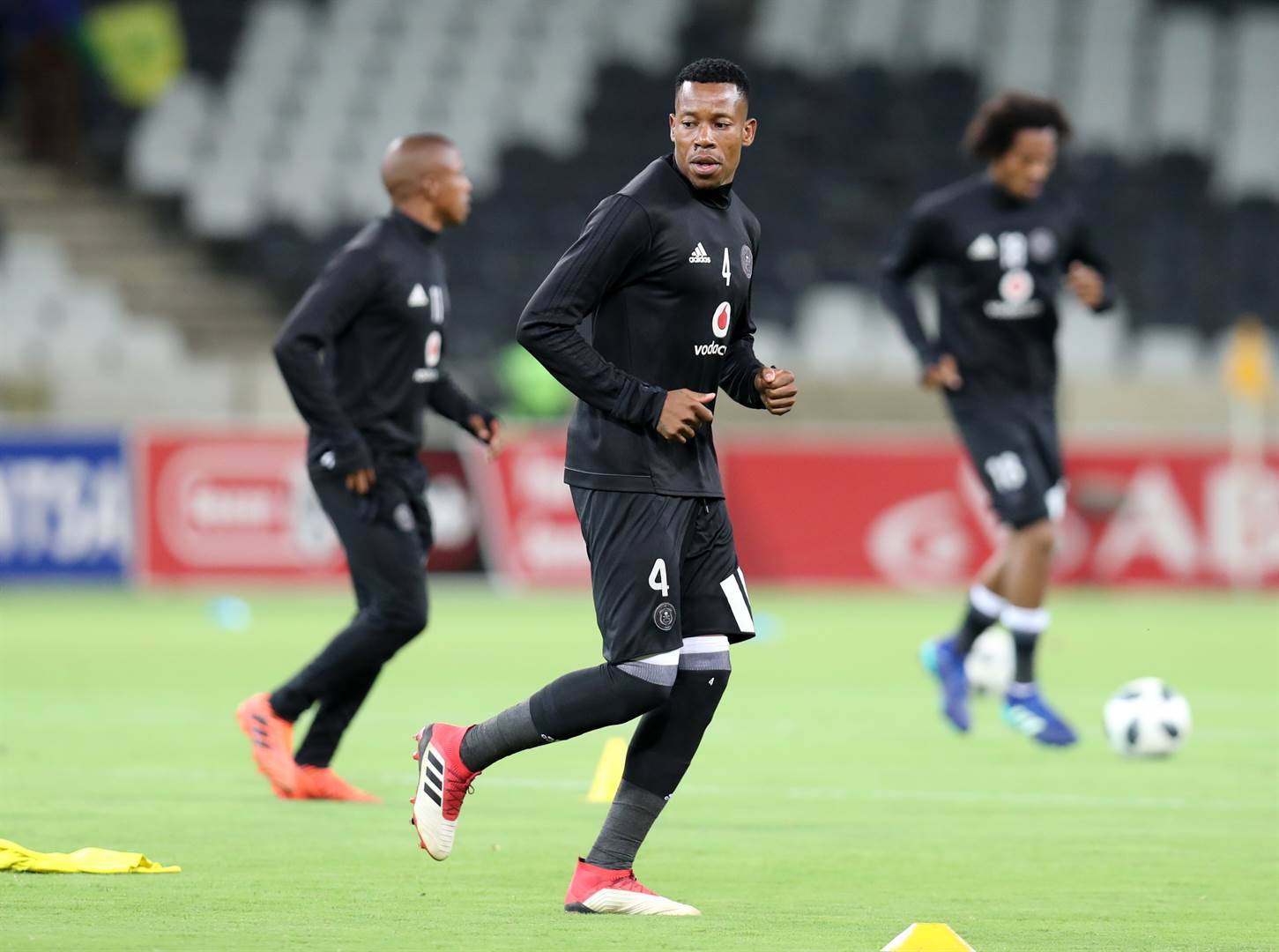 Veteran defender Jele extends his stay at Orlando Pirates