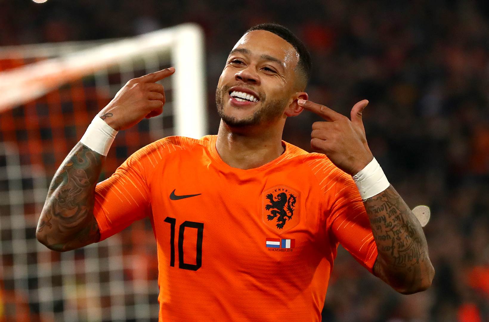 Memphis Depay drops his NEW song on Instagram Live (4AM Palm Flow