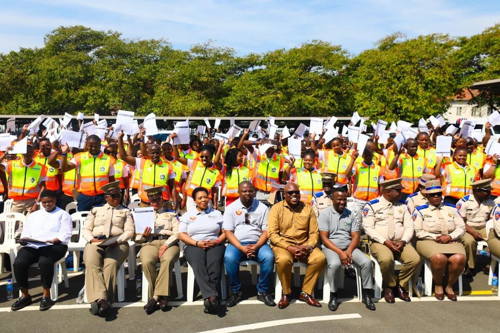 The trainee traffic officers who received their le