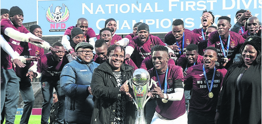 PSL RETURNEES: Thanda Royal Zulu players, flanked by PSL acting CEO Mato Madlala, celebrate their arrival in the PSL in style with a new trophy. Photo by Jabulani Langa