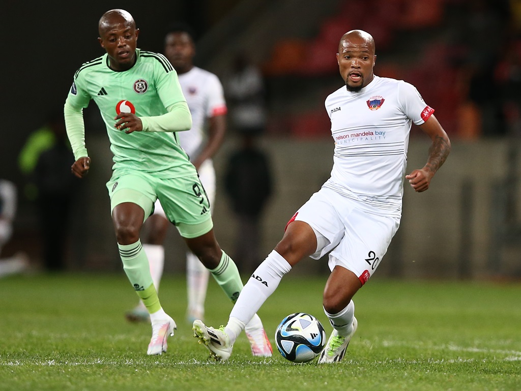 GQEBERHA, SOUTH AFRICA - AUGUST 15: Zakhele Lepasa of Orlando Pirates and Goodman Mosele of Chippa United during the DStv Premiership match between Chippa United and Orlando Pirates at Nelson Mandela Bay Stadium on August 15, 2023 in Gqeberha, South Africa. (Photo by Richard Huggard/Gallo Images)