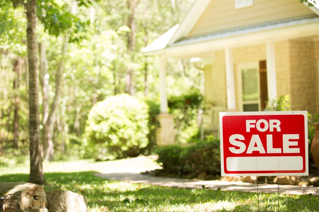 Rate hikes unlikely to weigh on SA home buying in 2022, FNB says - News24