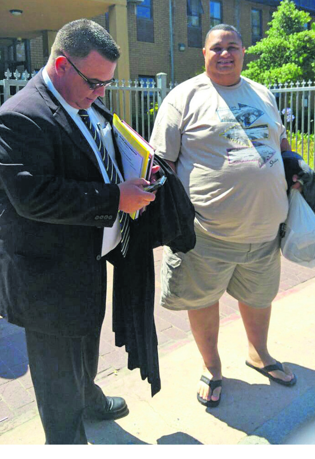 'Scam-baas’ weer vas | Son