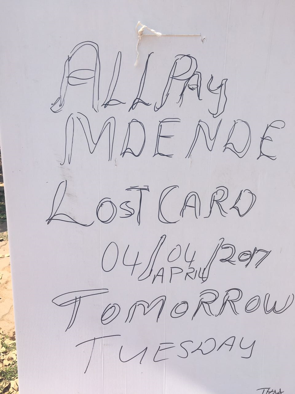 A make-shift sign at the Rabasotho Community Centre in Tembisa, informing grant recipients that they would only be able to collect their Sassa payouts from tomorrow. PHOTO: 