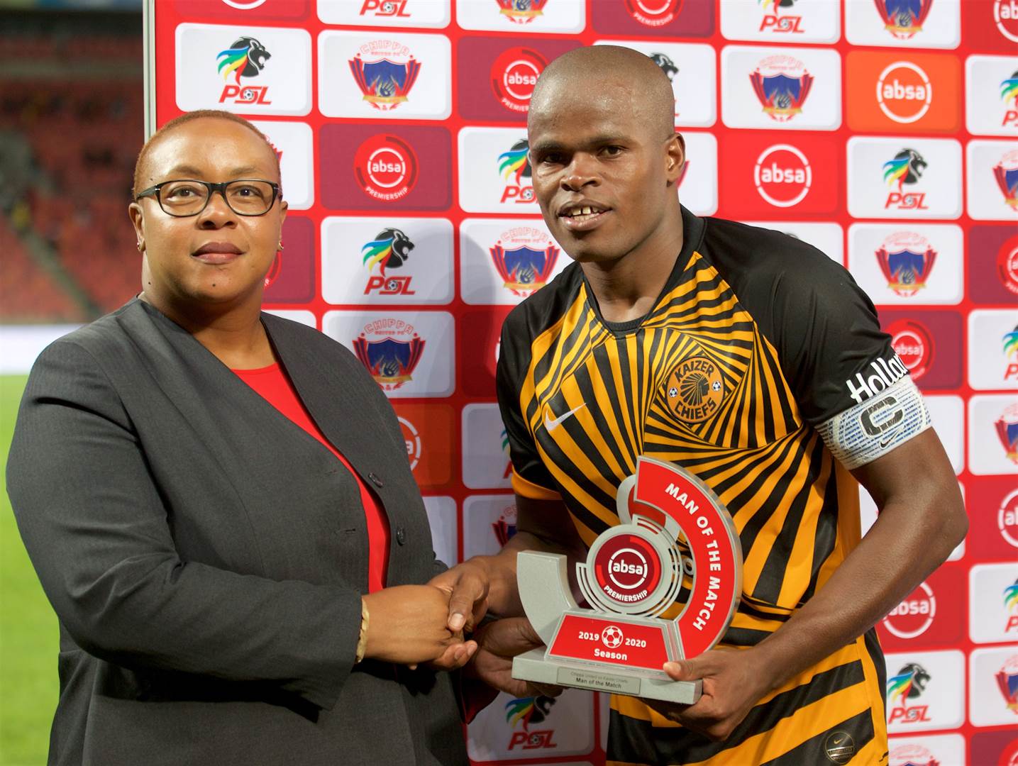 Willard Katsande pens a new one-year deal at Kaizer Chiefs