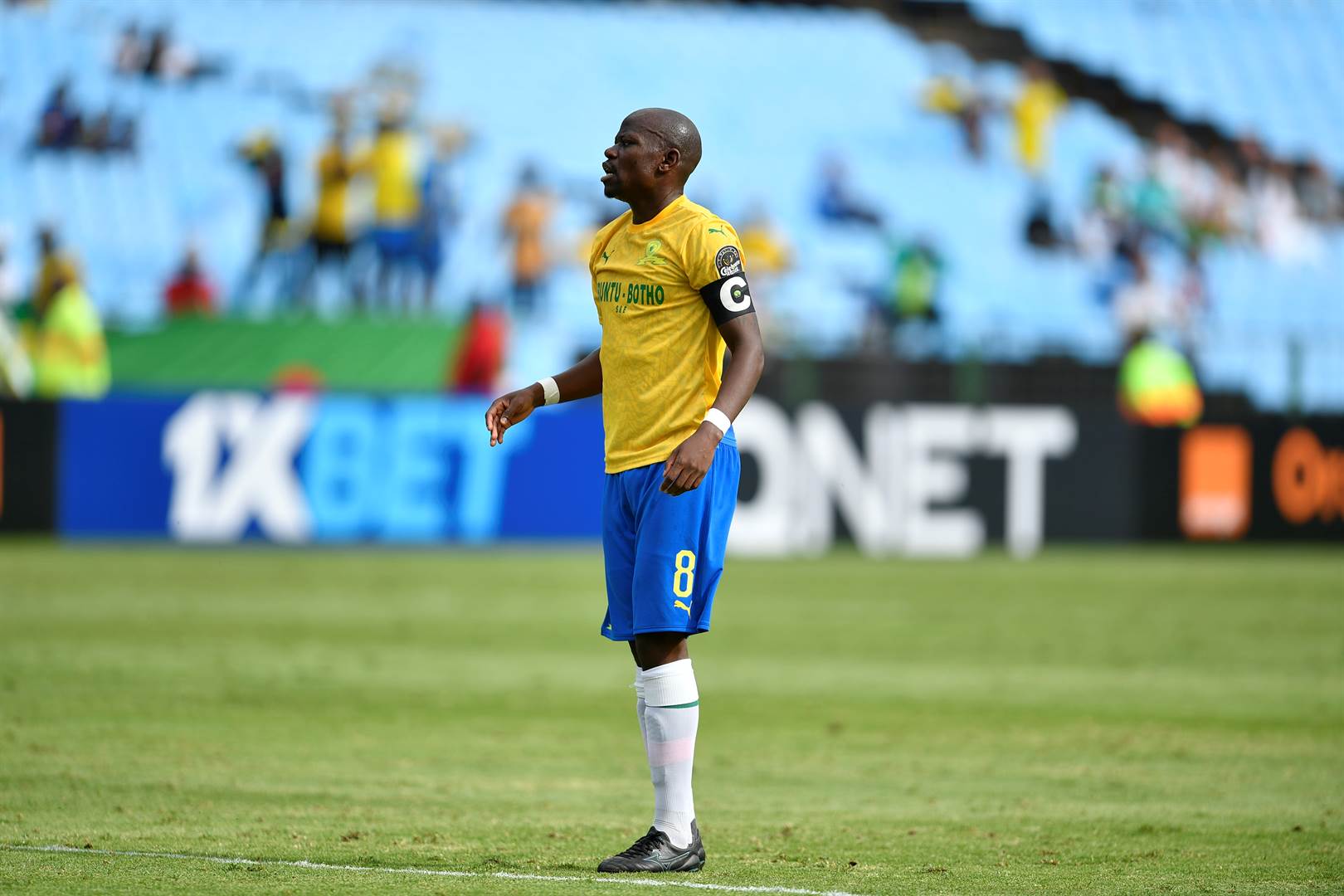 Willard Katsande pens a new one-year deal at Kaizer Chiefs