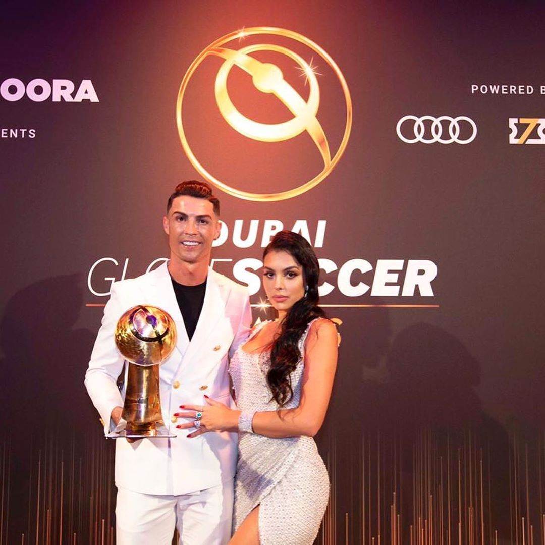 Ronaldo And Family Steal The Show At Awards Ceremony