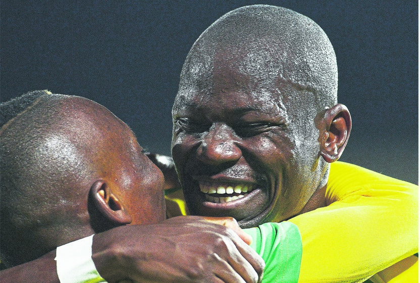 A glancing header by Hlompho Kekana, seen here celebrating with teammate Khama Billiat, was all it took for Mamelodi Sundowns to beat SuperSport United midweek. Photo by Themba Makofane