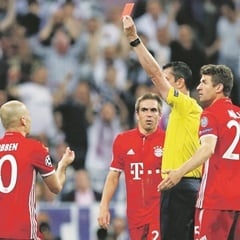 Bayern Munich’s Arjen Robben gestures as referee Viktor Kassai shows a contentious red card to team-mate Arturo Vidal during their Champions League loss to Real Madrid. (Francisco Seco, AP)