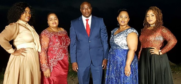 Musa Mseleku and his four wives. (Photo supplied)
