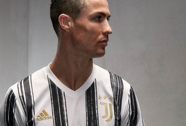 How Kaizer Chiefs & Orlando Pirates' Jerseys Mirror The Barcelona And  Juventus Kits