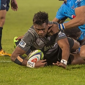 Seta Tamanivalu of the Crusaders scores a try against the Bulls. (Getty Images)