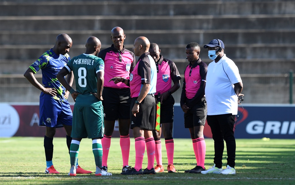 Match officials called off the game between AmZulu and Marumo Gallants due clash of kits  during the DStv Premiership 2021/22 match between AmaZulu  and Marumo Gallants. Photo: Sydney Mahlangu/BackpagePix