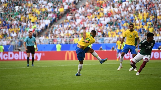 <p><strong>40' Brazil 0-0 Mexico</strong></p><p>Still goalless with 5 minutes to play with Brazil clearly on top putting increasing pressure on the Mexico defence.</p>
