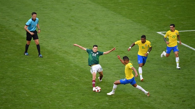 <p>78' Mexico have been trying to slow Brazil down in these last minutes by 
having more of the ball. </p><p>They have succeeded but still the Brazilians 
have been excellent in defence, extremely organised, and they haven’t 
even allowed El Tri a dangerous chance.<br /></p>