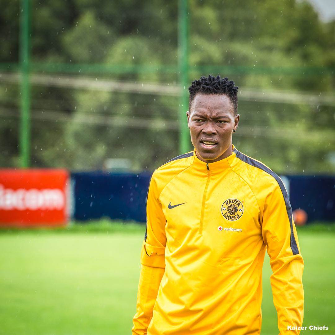 Willard Katsande pens a new one-year deal at Kaizer Chiefs