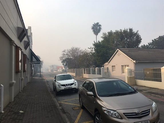 <em>&nbsp;Heavy smoke throughout the town. (James de Villiers, News24)</em>