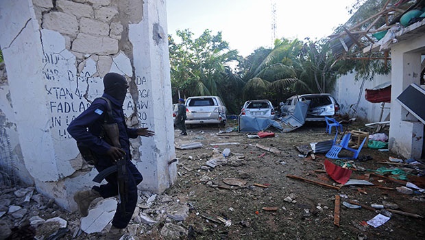 Somali security forces patrol at the site of a terror attack outside the Pizza House restaurant in Mogadishu. (File: AFP) 