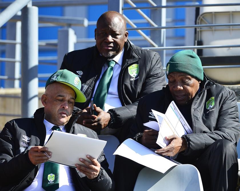 Ke Yona team search coaches Mike “Sporo” 
Mangena, Owen da Gama and Shakes Mashaba at Rand Stadium last week. 
Photo by Themba Makofane 
