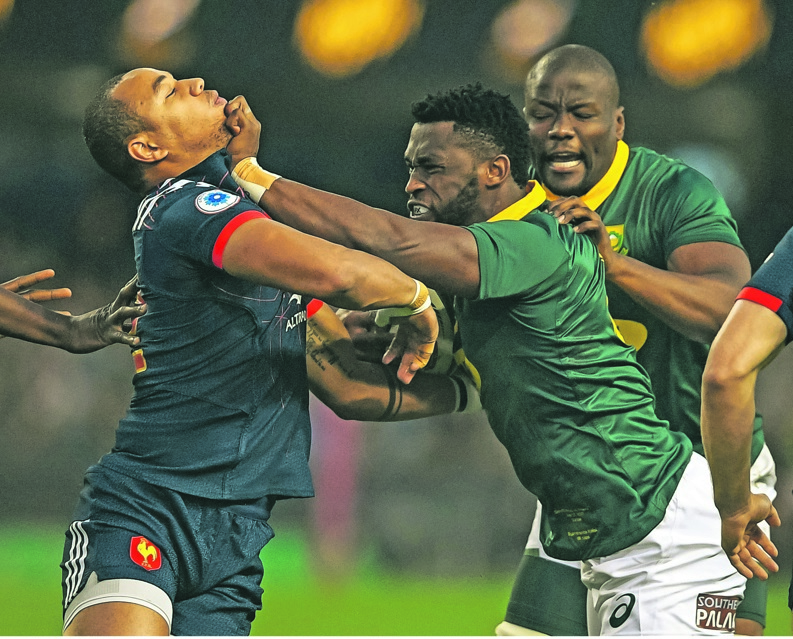 POWERING THROUGH Siya Kolisi in action during the Boks’ test match against France at Kings Park Stadium in Durban yesterdayPHOTO: Anton Geyser / Gallo Images