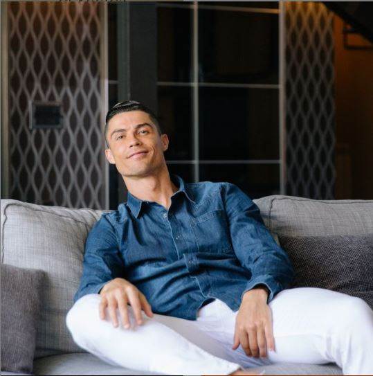 Cristiano Ronaldo wears £2,000 'pyjamas' as he relaxes in morning