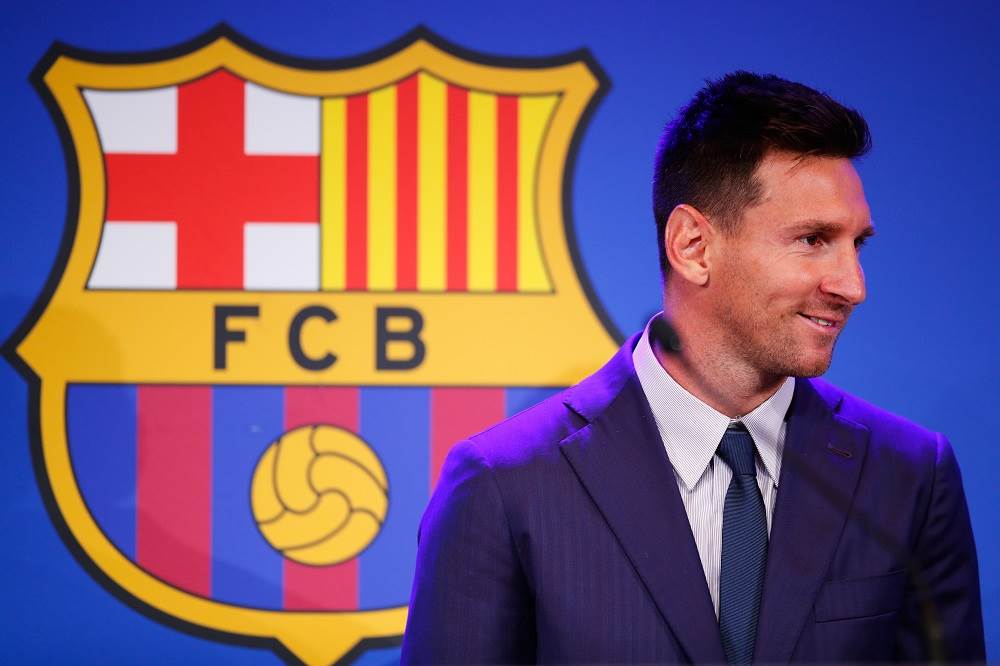 WesleySports - PSG have reportedly sold over 200,000 Messi shirts. Average  Price of a shirt is €108; that's about €21m generated already from his  shirts and more to be sold. Messi was