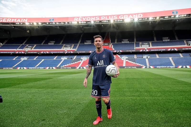 Lionel Messi's £92 PSG shirt sells out in 'record time' after mega-money  move confirmed - Daily Star