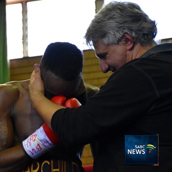 Alan Toweel Jr congratulates his charge Rofhiwa "War Child" Maemu. (Tegan Bedser, SABC News)