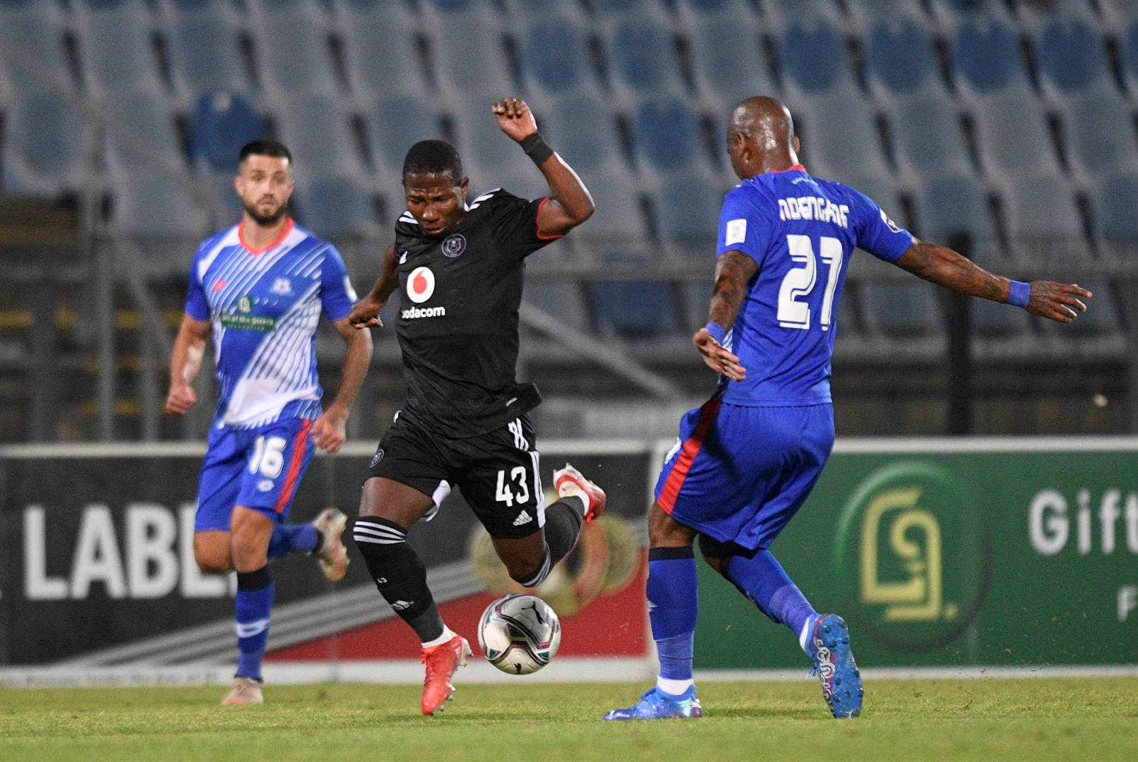 Pirates look set to send two midfielders out on loan