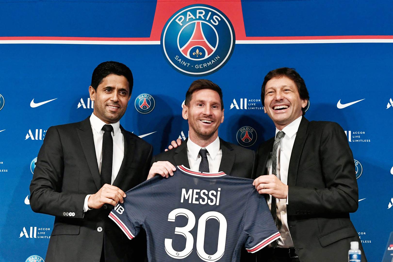 Why is Lionel Messi number 30 at PSG and who wears number 10 shirt?