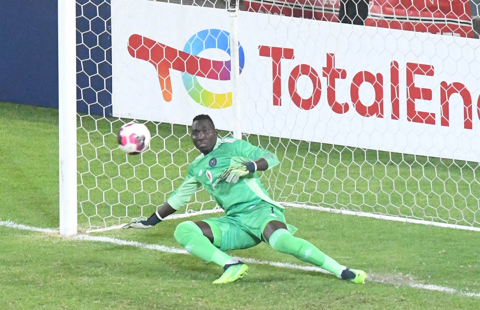 Soccer Laduma - ICYMI: Orlando Pirates announced the signing of seven new  players on Monday, including French goalkeeper Joris Delle. Read More:  bit.ly/2X6rz0Q #SLSiya ⚫️