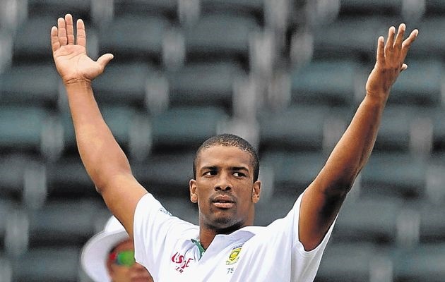 Vernon Philander took three wickets as South Africa thrashed England by 340 runs to level the four-Test series 1-1. 