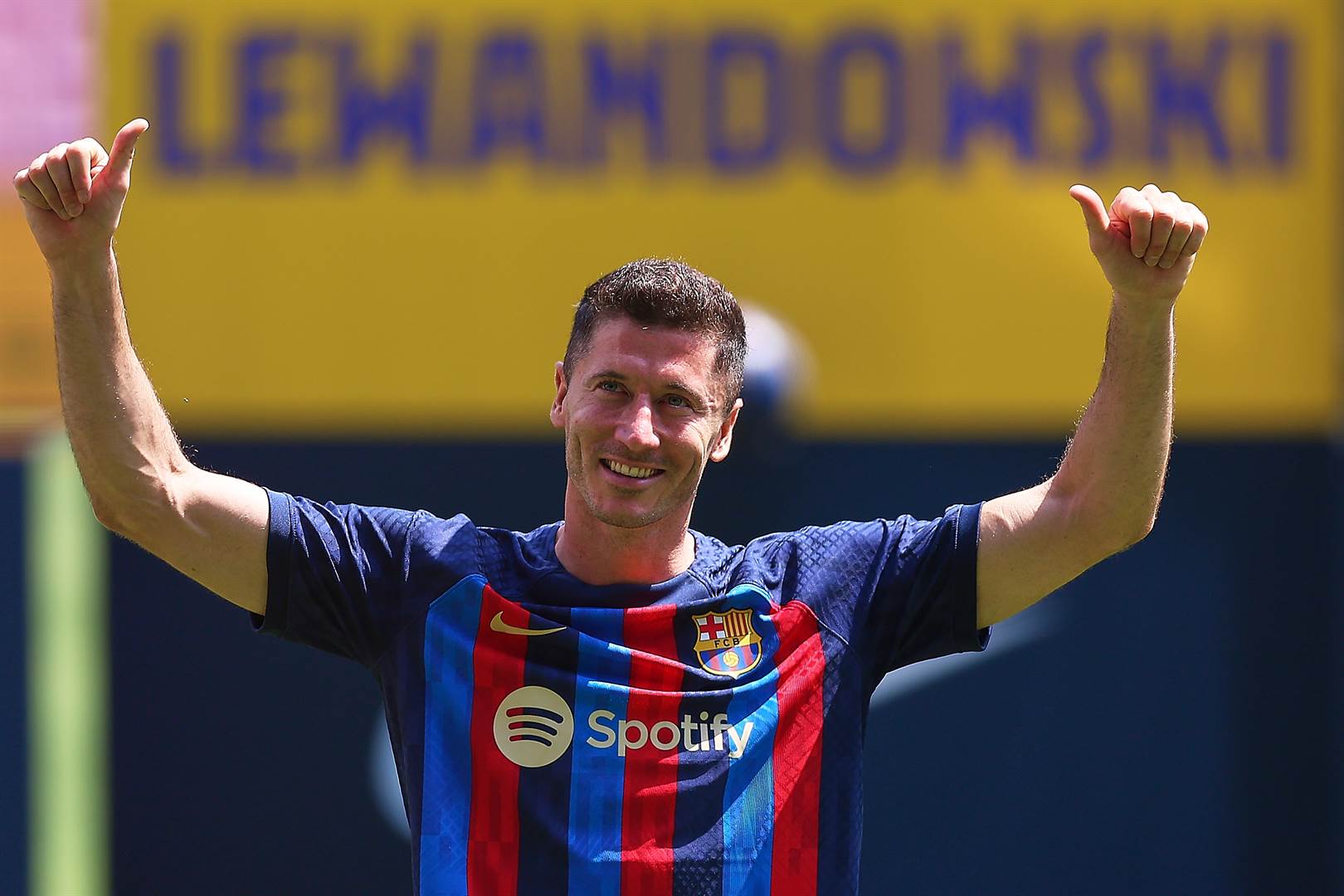 Official: Lewandowski records second-highest presentation attendance in  Barcelona history