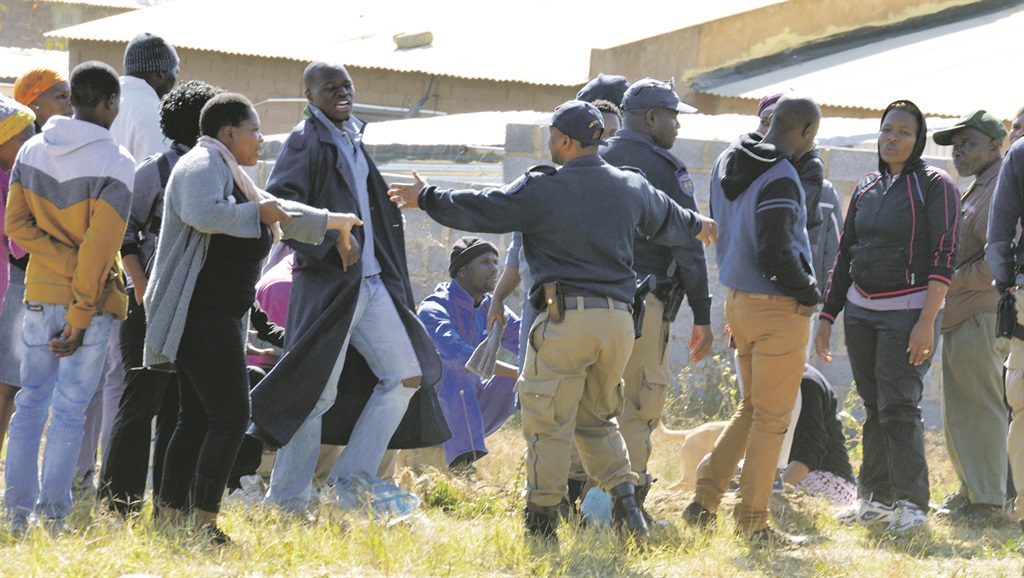 Metro Police had to be called in to restore calm when community members argued with a group of residents who wanted to build shacks on vacant land.            Photo by Everson Luhanga