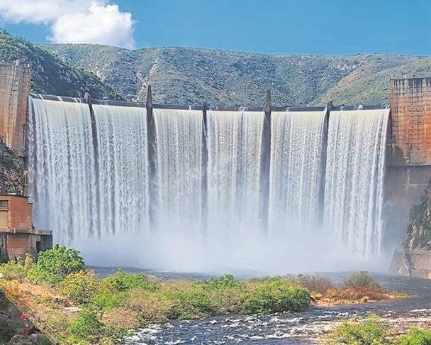 For the first time in eight years Kouga Dam began overflowing on September 29.