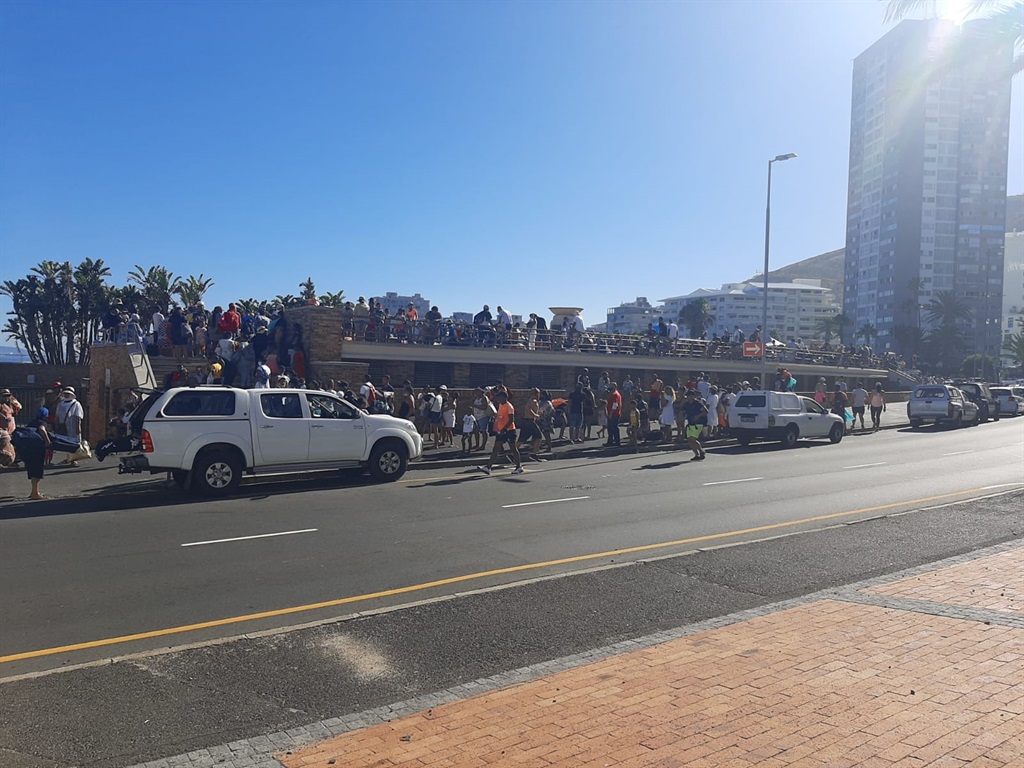 Law enforcement on high alert as people flock to Cape Town's beaches, pools amid extremely hot weather - News24