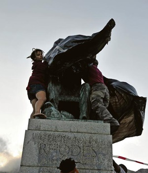 University of Cape Town students cover up Cecil John Rhodes’ statue 

PHOTO: Lerato Maduna